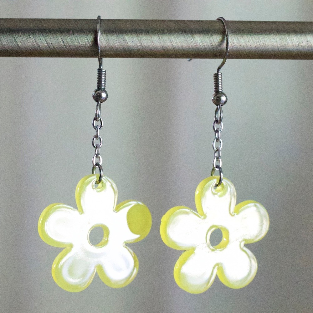 Handmade Yellow Resin Flower Drop Earrings Retro Y2K Floral Dangle Silver Tone